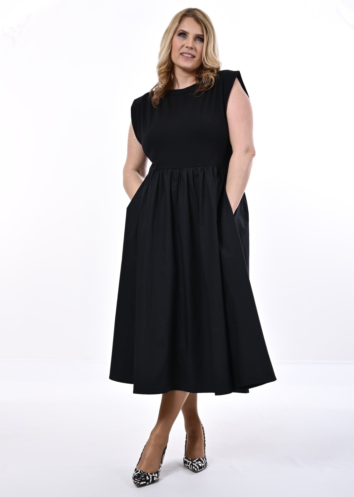 Jadu Sleeveless Midi Dress In Black