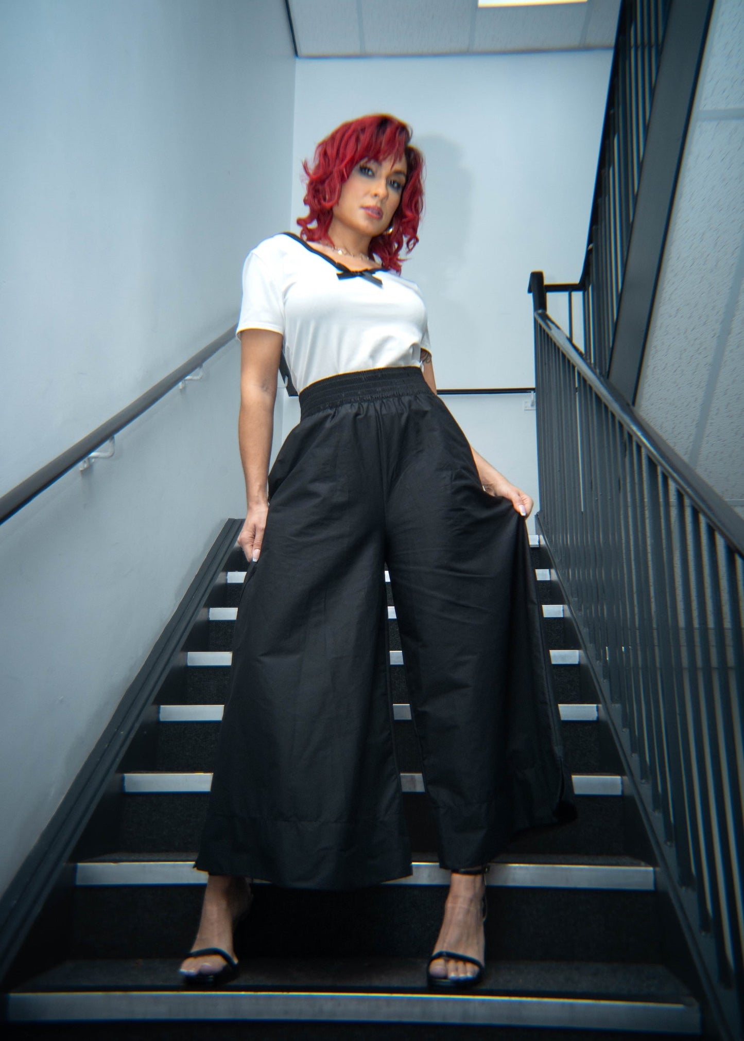 Top Tuamoto couleur crème avec bordure et nœud noirs