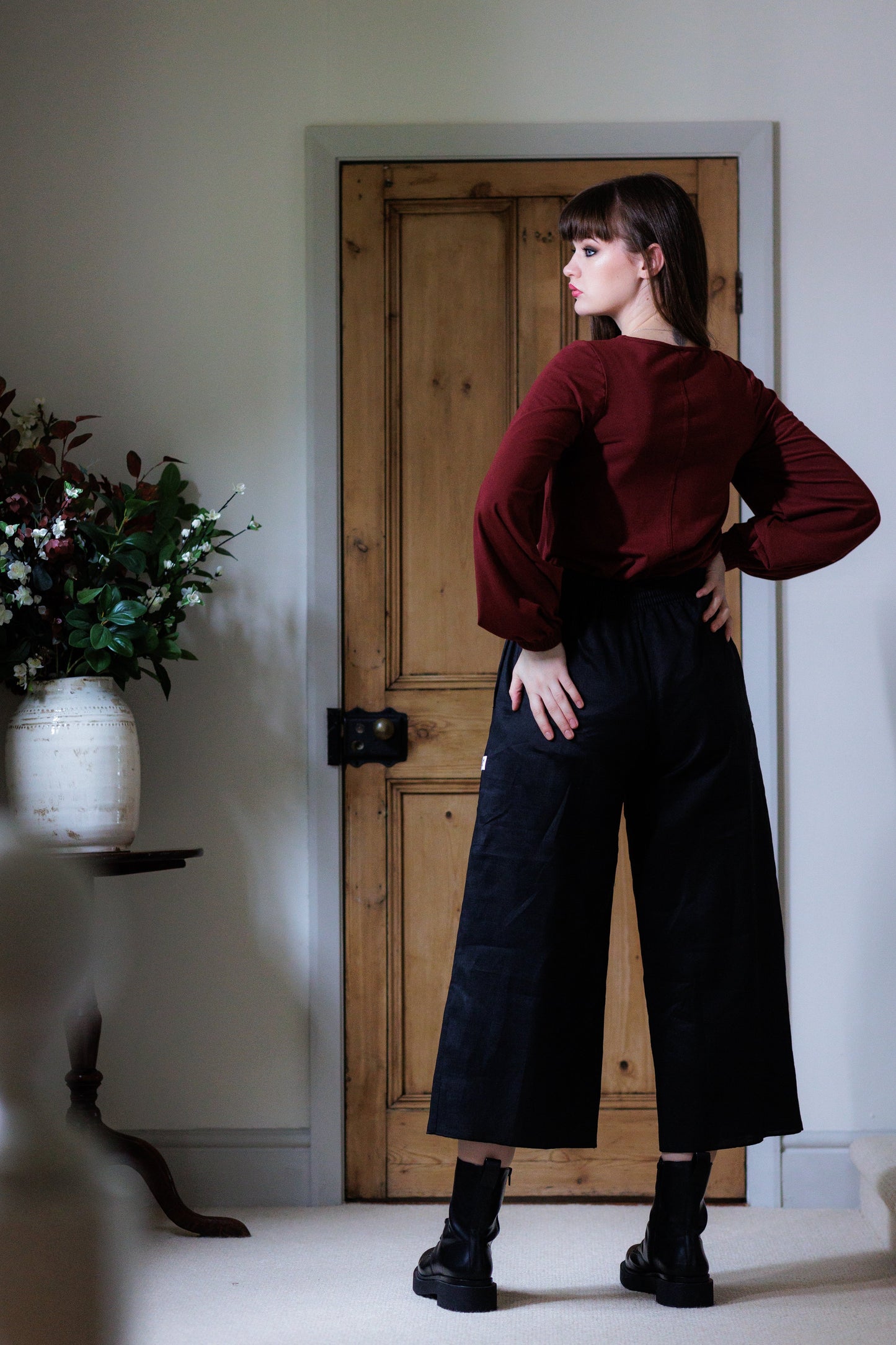 Guru Flared Top With Blouson Sleeves In Wine