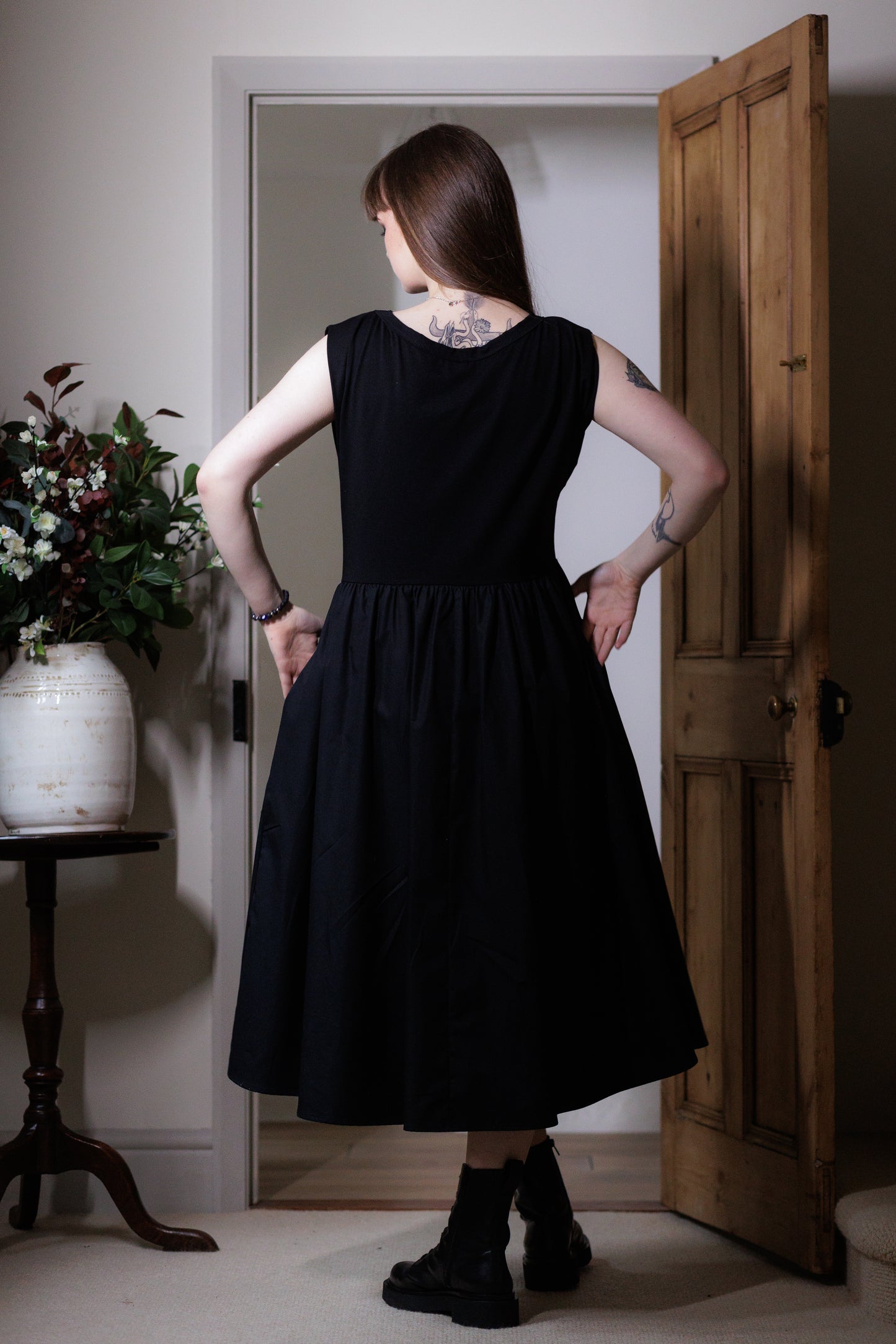 Jadu Sleeveless Midi Dress In Black